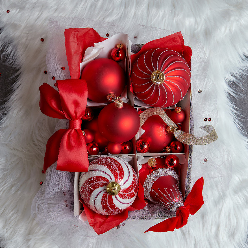 Red glass baubles 010356
