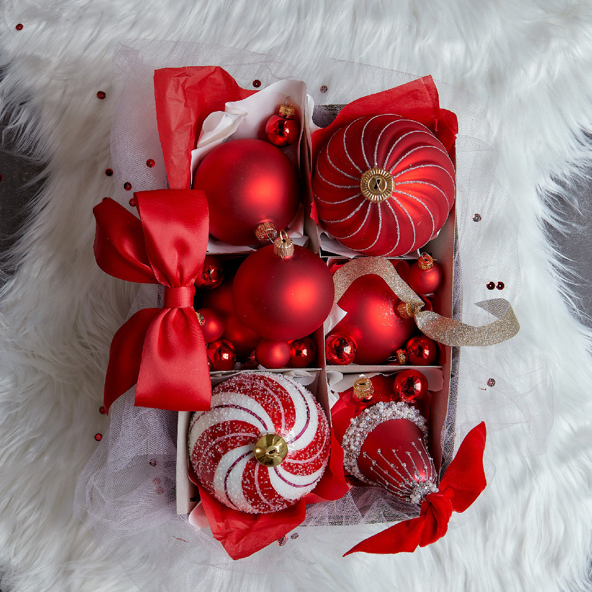 Red glass baubles 010256