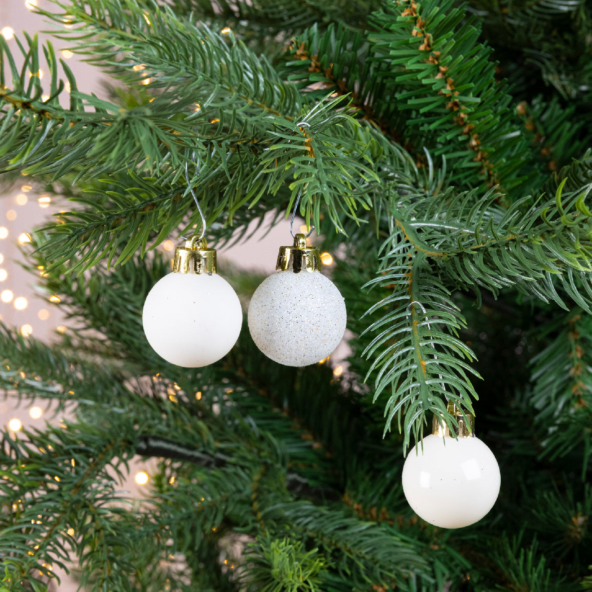 Polystyrene baubles wool white 020463